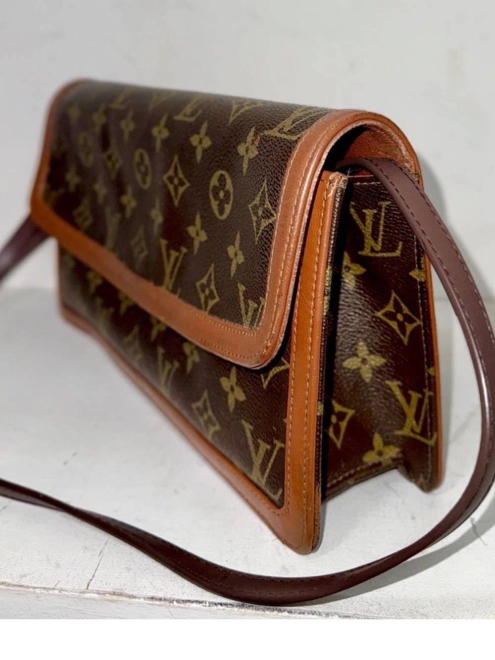 LOUIS VUITTON Monogram Dame Crossbody - Picture 5 of 13